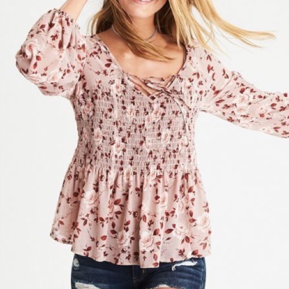 AMERICAN EAGLE BLUSH FLORAL SMOCKED BLOUSE